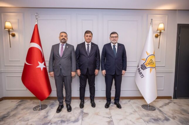 Başkan Tugay AK Parti İl Başkanlığı ziyaretinde iş birliği mesajı verdi