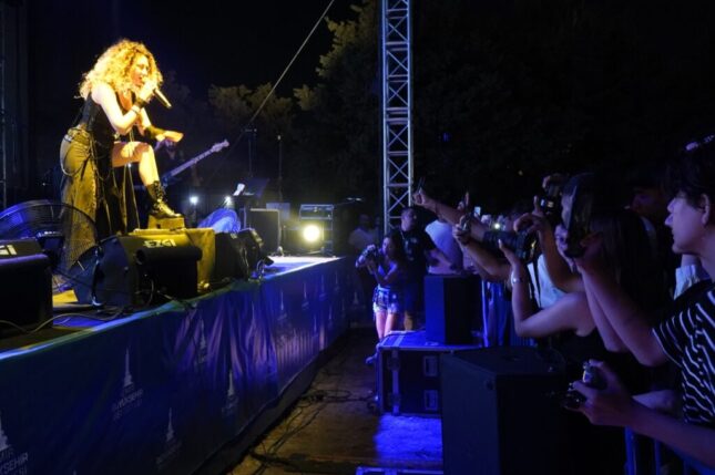 Çim Konserleri’nde Sena Şener rüzgarı