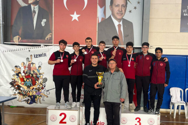 Aliağa’nın Genç Güreşçileri İzmir 2’ncisi Oldu
