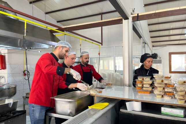 Menemen’in kazanlarında bereket ve dayanışma kaynıyor