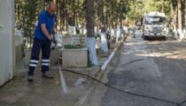 İzmir’de bayram öncesi mezarlıklara özel bakım