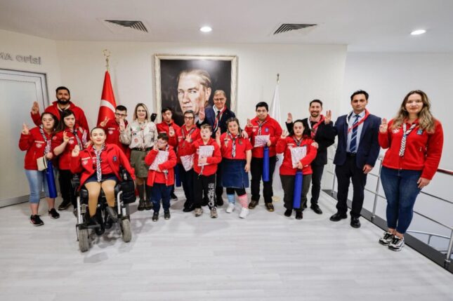 Başkan Tugay down sendromlu izcileri ağırladı