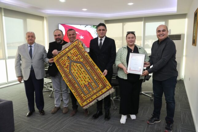 Asırlık Motifleri Yaşatan Tarihi Helvacı Kilimi Coğrafi İşaret Belgesi Aldı