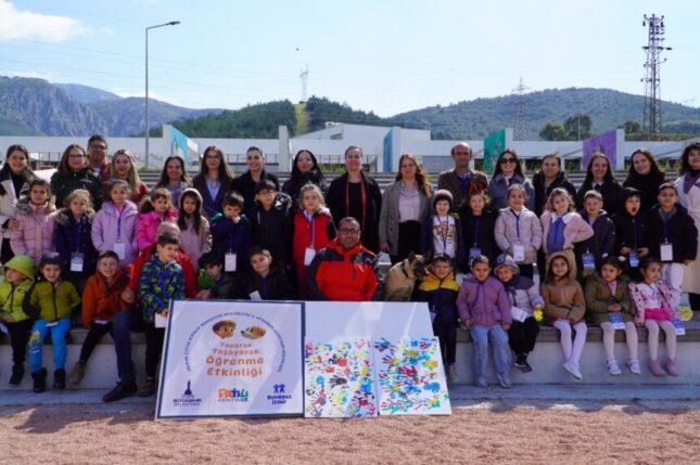 Yuvamız İzmir’in çocukları hem kenti hem hayatı tanıyor