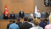 İzmir Büyükşehir Belediyesi Meclisi’nde merhum başkan Ferdi Zeyrek anıldı 