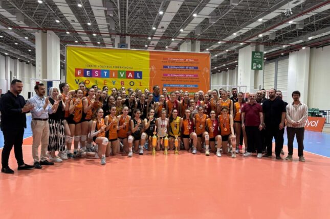 Festival Voleybol heyecanı Fuar İzmir’de sürüyor