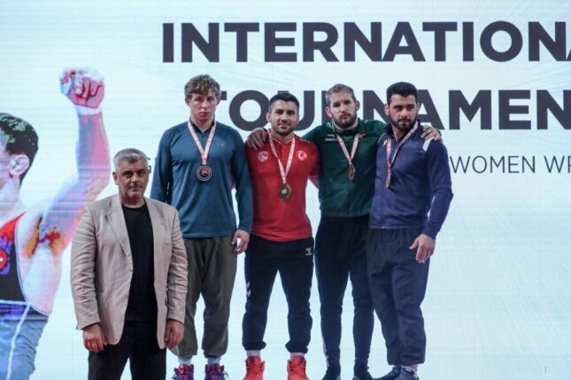 İzmir Büyükşehir Belediyesi güreşte de zirvede