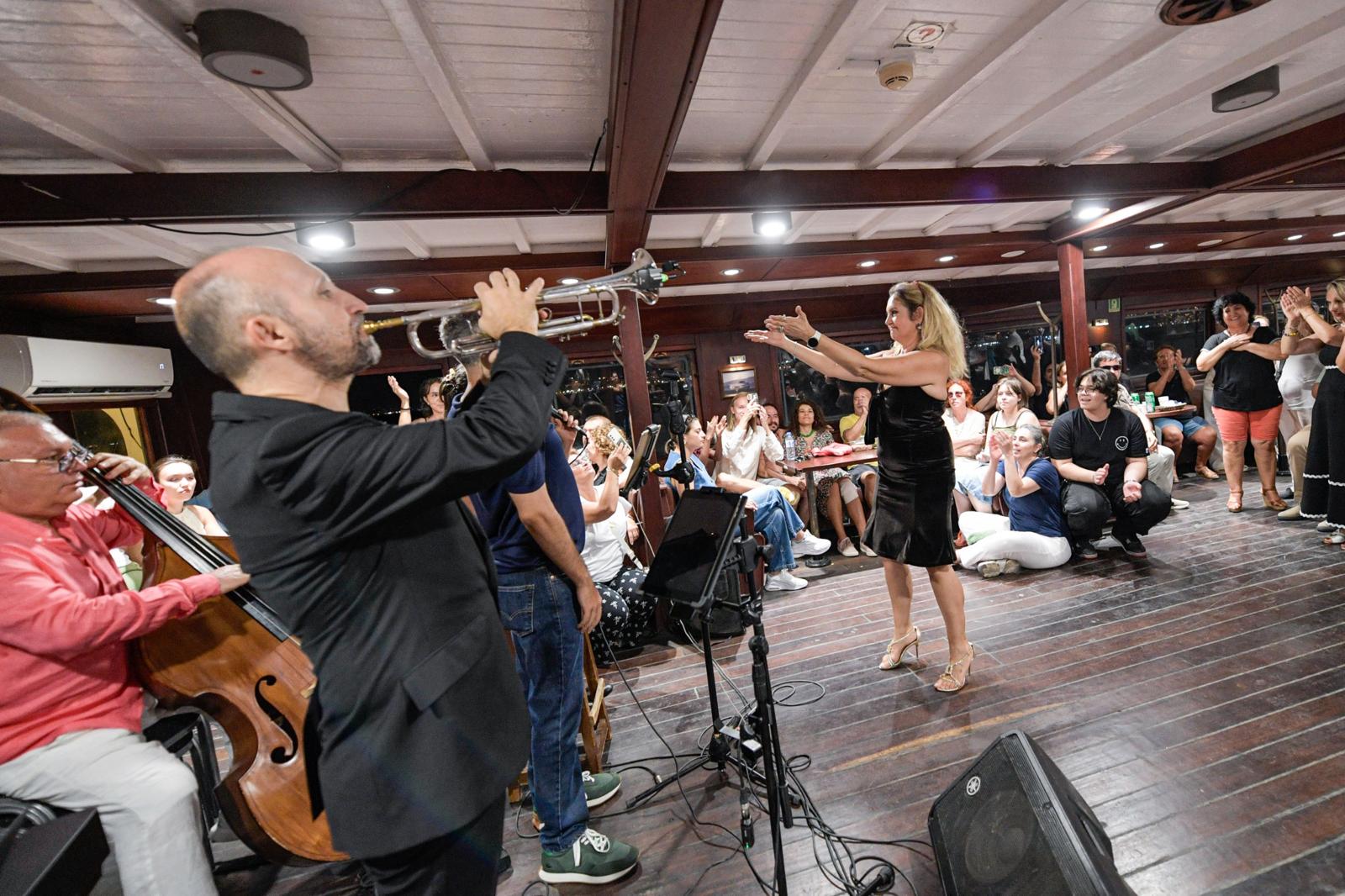 Bergama Vapuru’nda caz esintisi